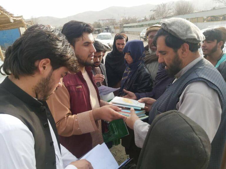 په لوګر کې د مطالعې فرهنګ غوړېدا په موخه پلی تګ وشو او پر خلکو کتابونه ووېشل شول