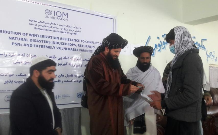 Hundreds of families in Paktia receive cash, winter aid