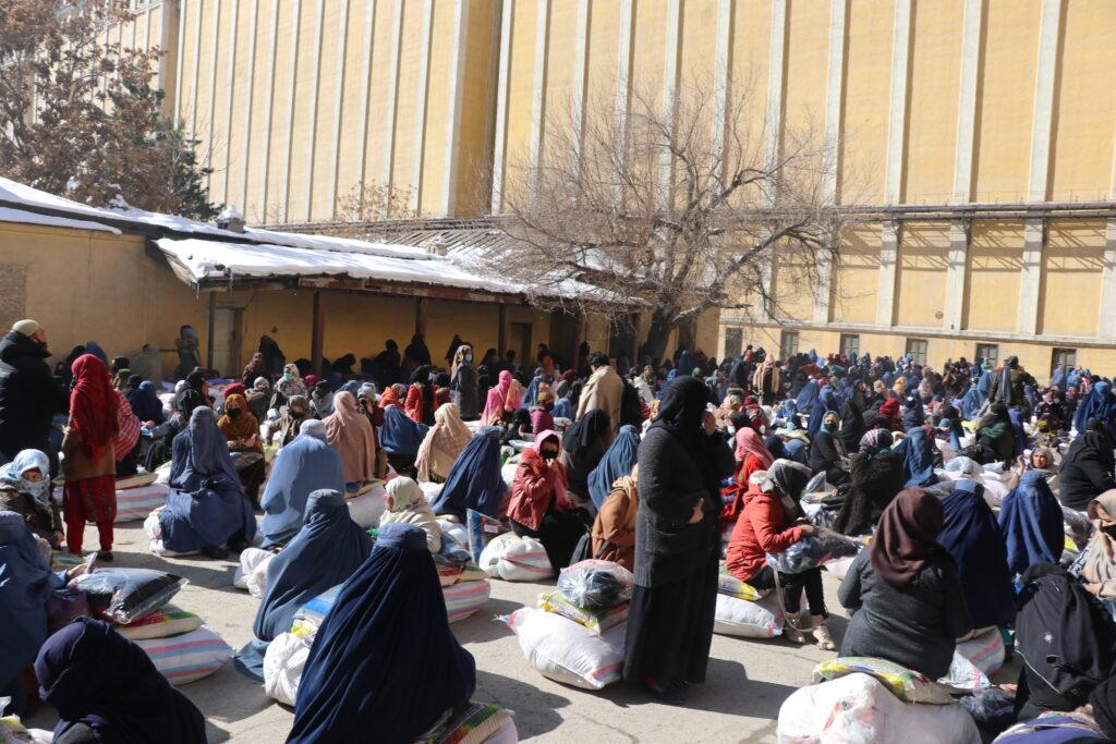 برای صدها خانوادۀ بی‌بضاعت در شهر کابل موادغذایی و البسه توزیع شد