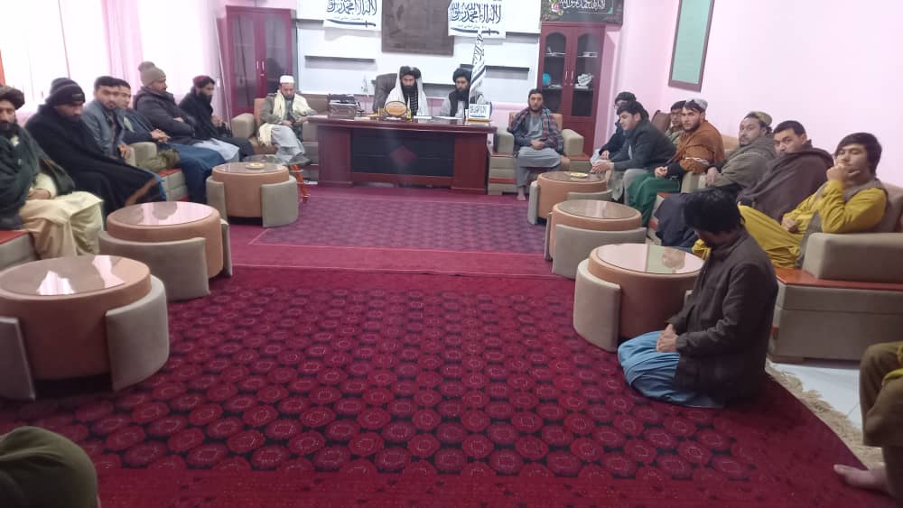 جوانان: موسسات بین المللی در بادغیس درجذب کارمندان شان غیرعادلانه عمل می‌کنند