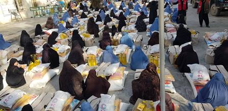 برای ۱۶۰۰ خانوادۀ نیازمند در هرات بسته‌های کمکی توزیع شد