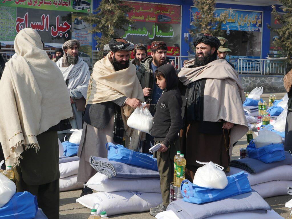 وزارت دولت در امور رسیده‌گی به حوادث، به ۴۰۰ خانواده بیجاشده در کابل کمک کرد