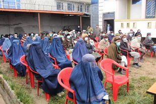 در کندز به ٦٦٠ خانوادۀ بى‌بضاعت کمک نقدی شد