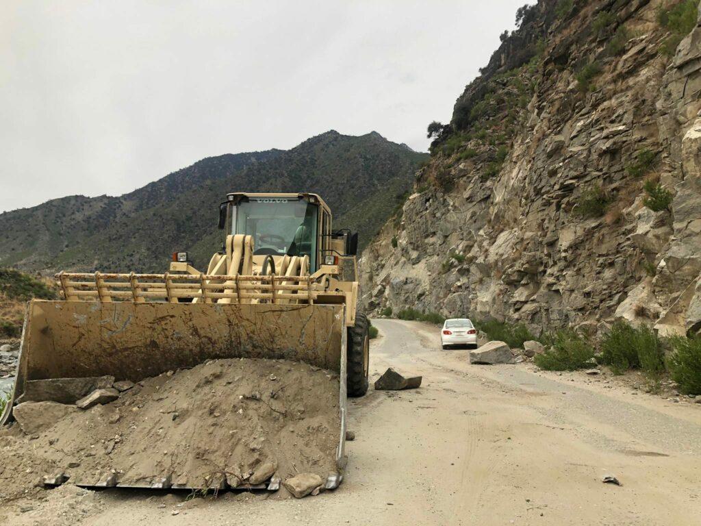 په کونړ کې د ۴۵ کیلومتره سړک د جغل اچونې او پاکارۍ چارې پیل شوې