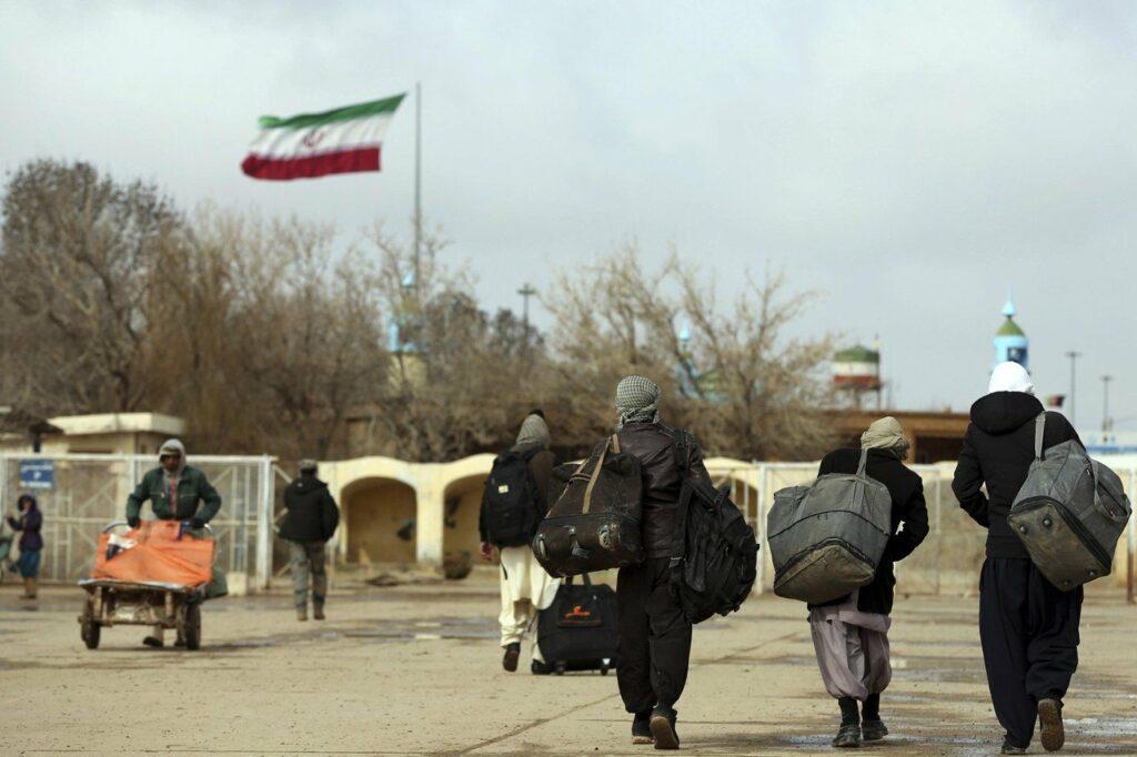 Hundreds travel daily via smuggling routes to Iran