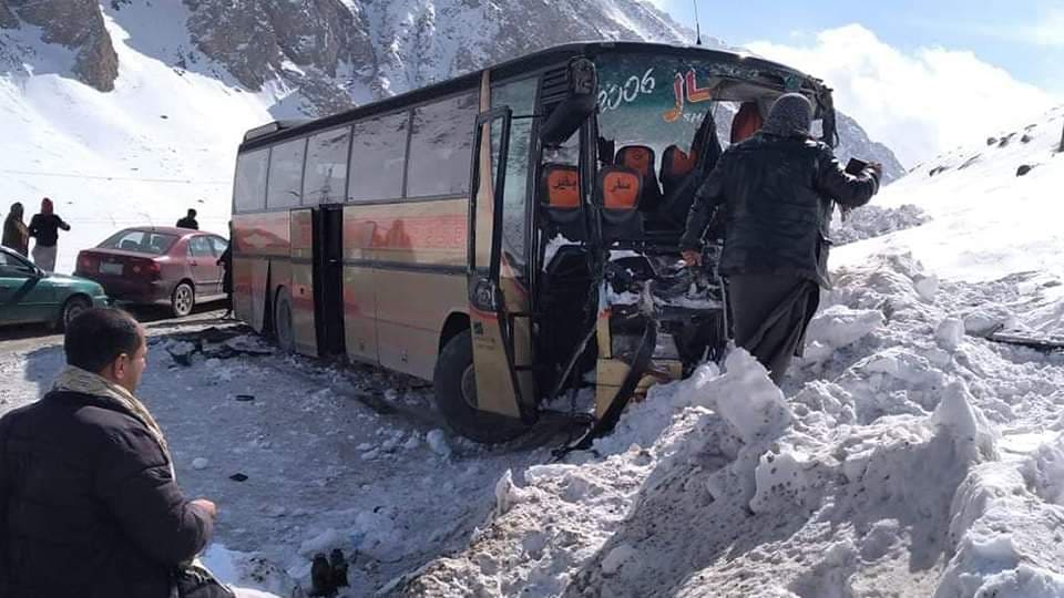 بغلان کې د یوې ترافیکي پيښې له امله ۱۲ تنه ټپیان شوي