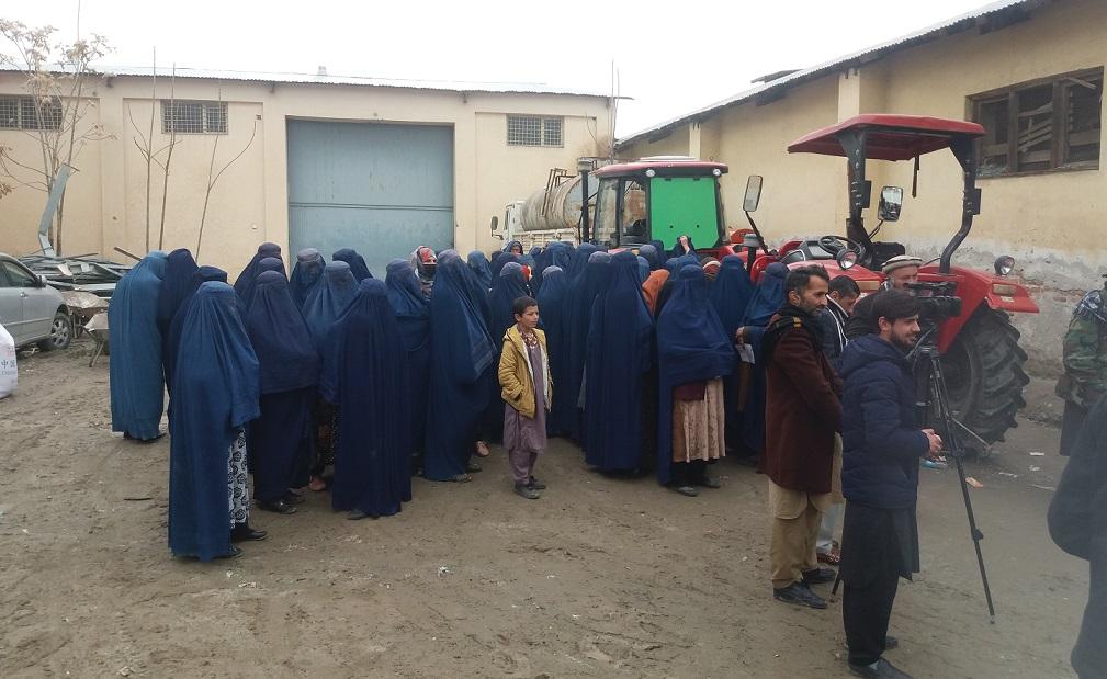 به تعداد ۸۸۰ تن از متضررین و بیجاشده‌گان ولایت بدخشان موادغذایی دریافت کردند