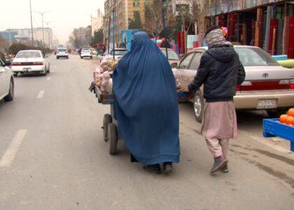 زن دستفروشی درکابل: یگانه آرزویم صلح پایدار و افغانستان آباد است
