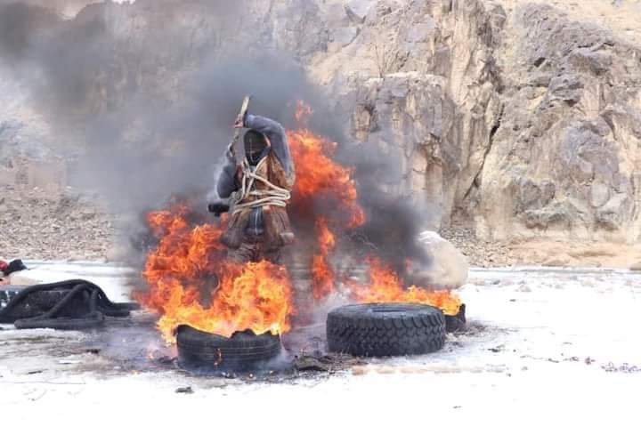 پارولیفتنگ کارغوری که در میان آتش نمایش اجرا کرد، خواستار بازسازی منارجام شد