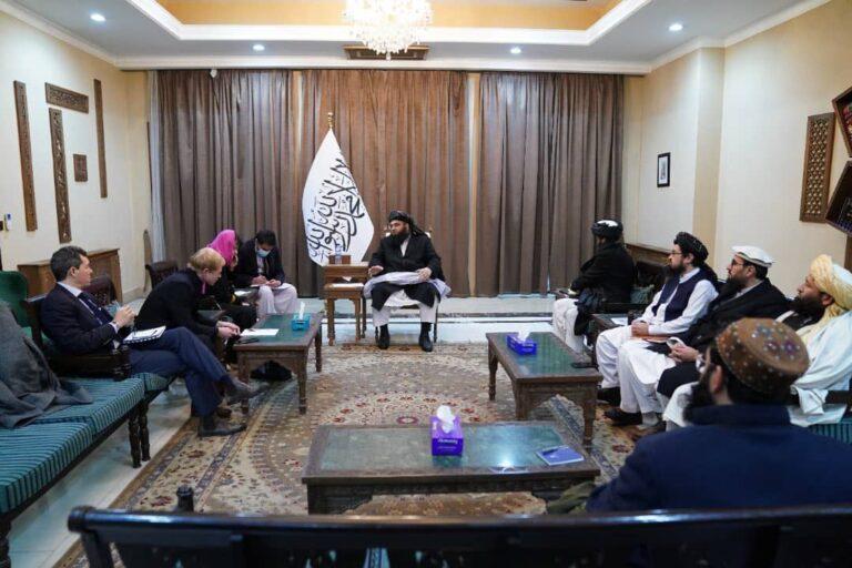 دیبورا لاینز: اتحادیه اروپا بخاطر بهبود وضعیت معلمان مبلغ ۵۰ میلیون یورو کمک می‌کند