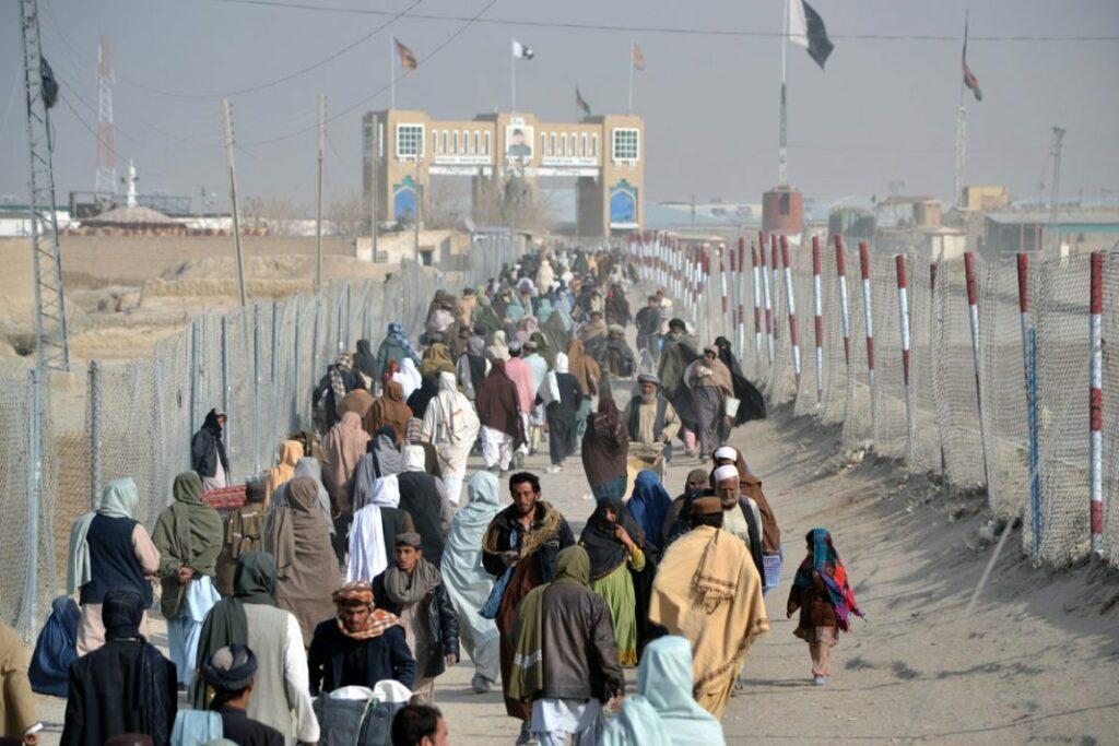 Spinboldak-Chaman crossing reopens after clash