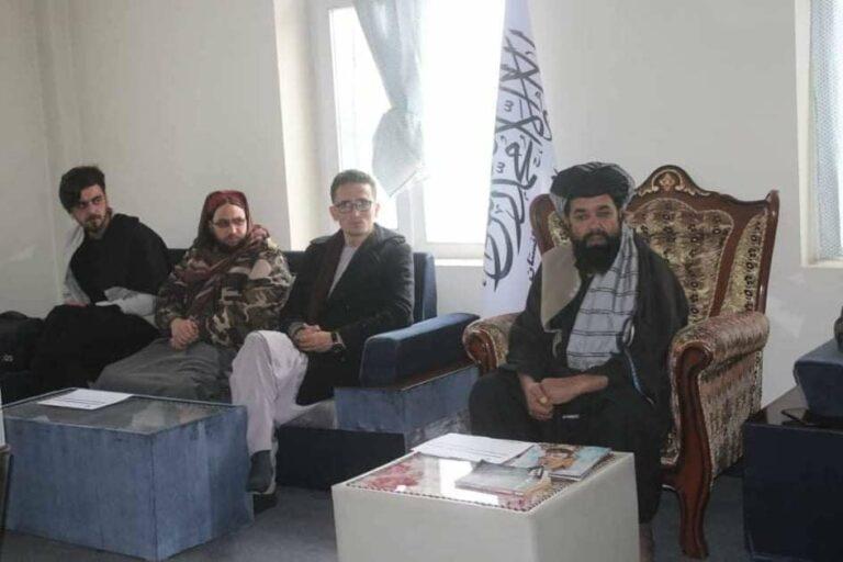 “څوک حق نه لري چې خبریالان ونیسي او یا یې وګواښي”
