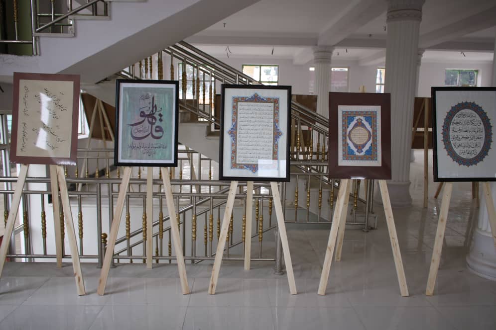 نمایشگاه آثار خوشنویسی در شهر میمنه برگزار شد