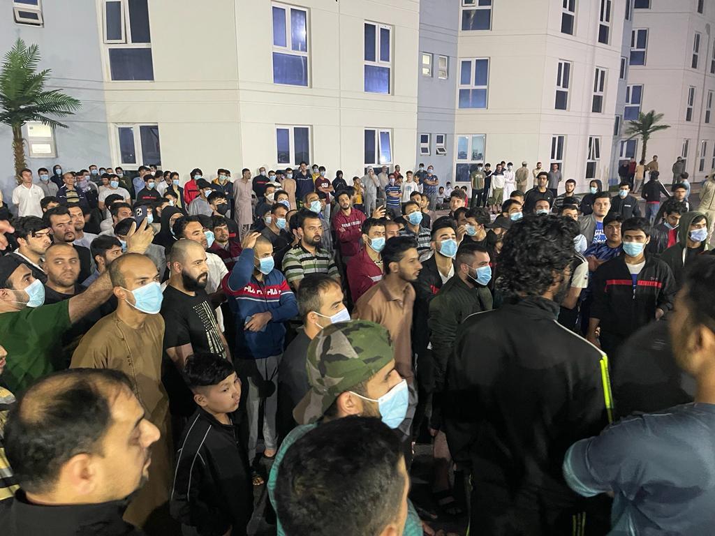 صدها تن از مهاجران افغان در کمپ ابوظبی دست به اعتراض زدند