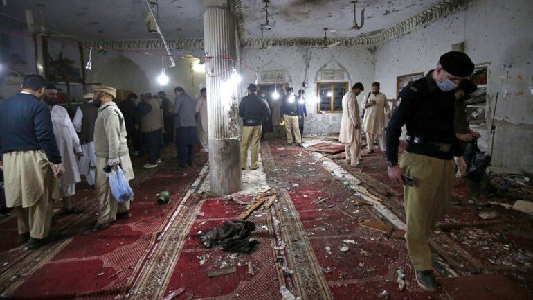 داعش مسؤولیت حمله به یک مسجد در پیشاور را پذیرفت