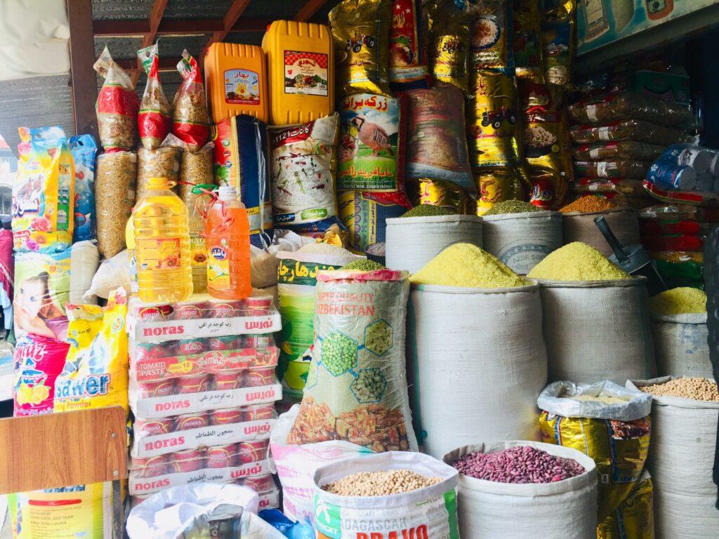 امروز نسبت به هفت روز قبل قیمت آرد قزاقی و روغن مالیزیایی در کابل کاهش یافته‌است