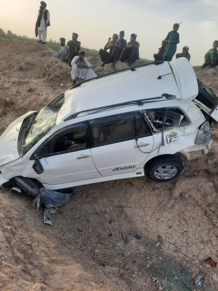 هلمند کې د موټر چپه کېدو پېښه کې ۴ تنه ټپیان شوي