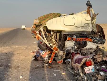 چهار تن در یک حادثه ترافیکی در نیمروز کشته و زخمی شدند