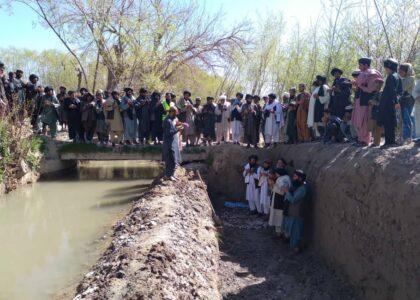 د اروزګان په چوره کې د نږدې یونیم کیلومتر استنادي دېوال جوړېدو کار پيل شو