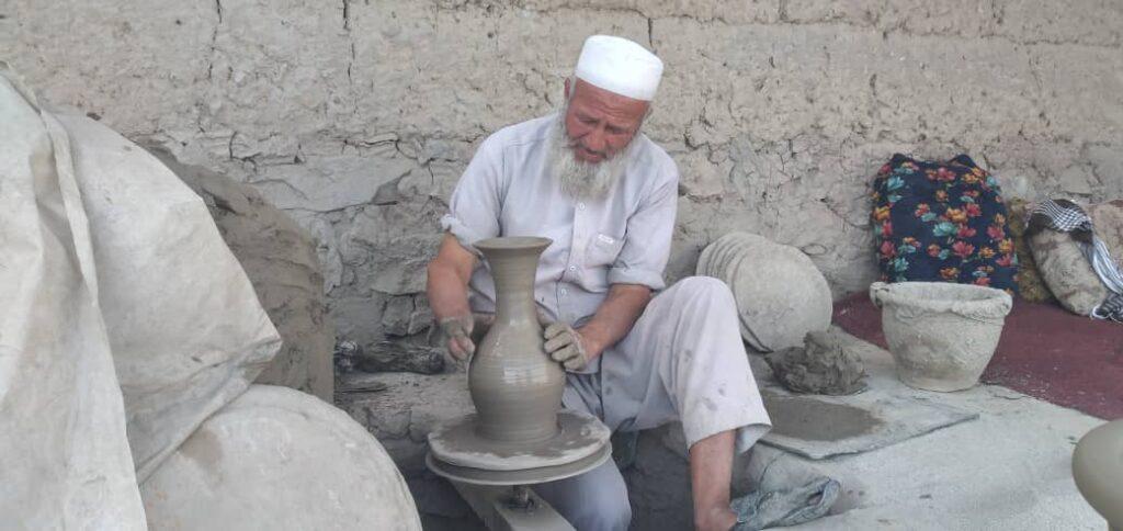 سفال‌گران لغمان: صنعت سفالگری در این ولایت با خطر نابودی روبه‌رو است