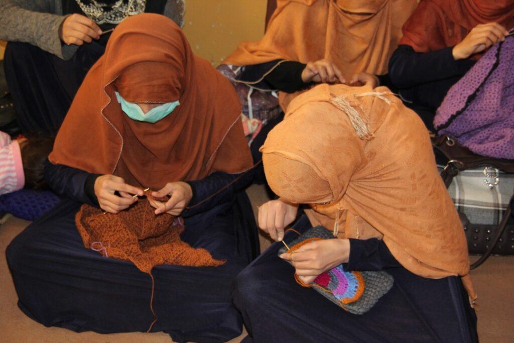 زنان قندهار خواهان بازاریابی و نمایشگاه‌ها برای صنایع دستی شان اند