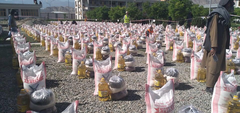 لغمان کې سلګونو کورنیو سره د خوراکي توکو مرسته وشوه