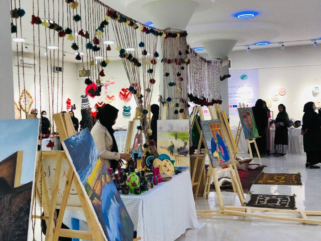 ده‌ها زن هراتی در یک نمایشگاه سه روزه تولیدات شان را به نمایش گذاشتند