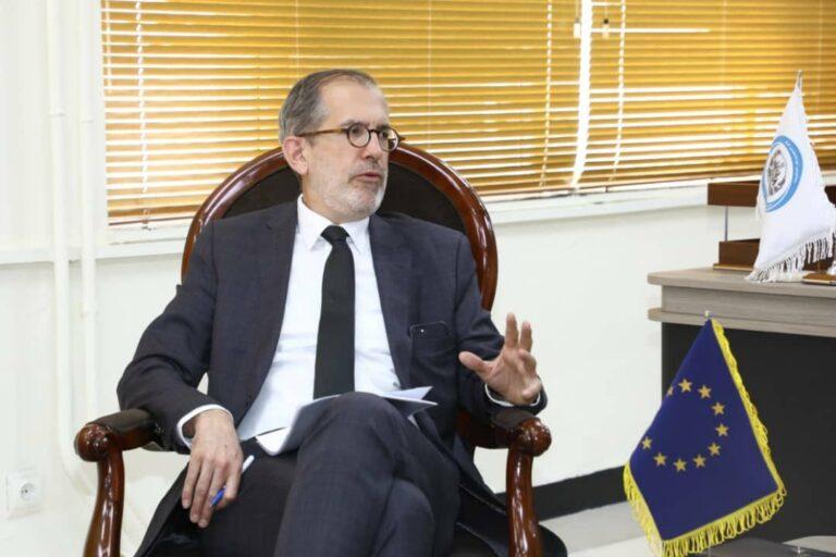 سفیر اتحادیه‌ی اروپا برای افغانستان از تشکیل کمیسیون «عودت و ارتباط» استقبال کرد