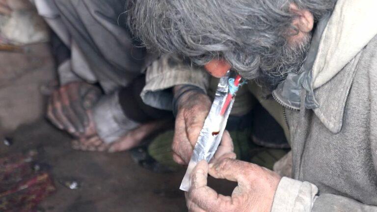 دایکنډي کې یو روږدی: غواړم کورنۍ مې ما پیدا کړي او له اعتیاده مې وژغوري