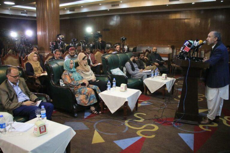 فعالان مدنی و نماینده‌گان اقوام خواستار آزادسازی ذخایر ارزی مسدود شدۀ کشور شدند