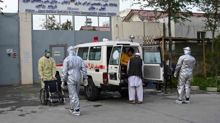 Doctors of Covid-19 treatment centers without salaries