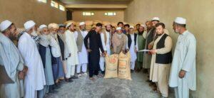 لغمان کې پر ۱۲۵۰ بزګرانو اصلاح شوی تخم او کیمیاوي سره ووېشل شوه