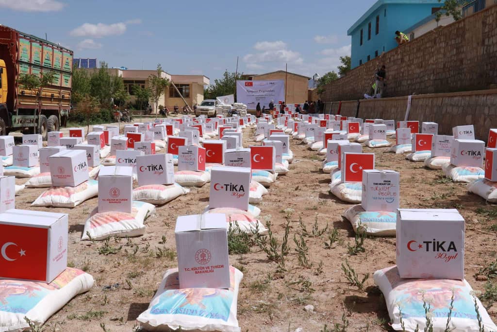 یک موسسۀ ترکی به ۳۰۰ خانوادۀ بی‌بضاعت در دایکندی موادغذایی کمک کرد