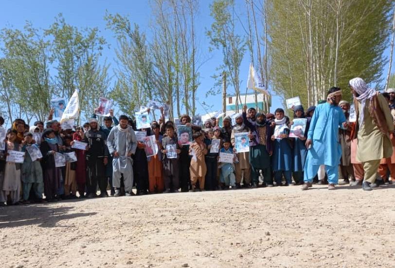 نزدیکان یک راننده کشته شده در غور خواستار مجازات قاتلین وی شدند