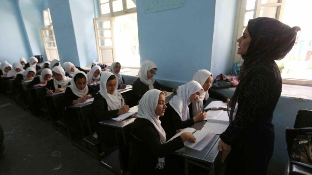 معاش دو ماه تمام معلمان افغانستان از سوی یونیسف پرداخت می‌شود