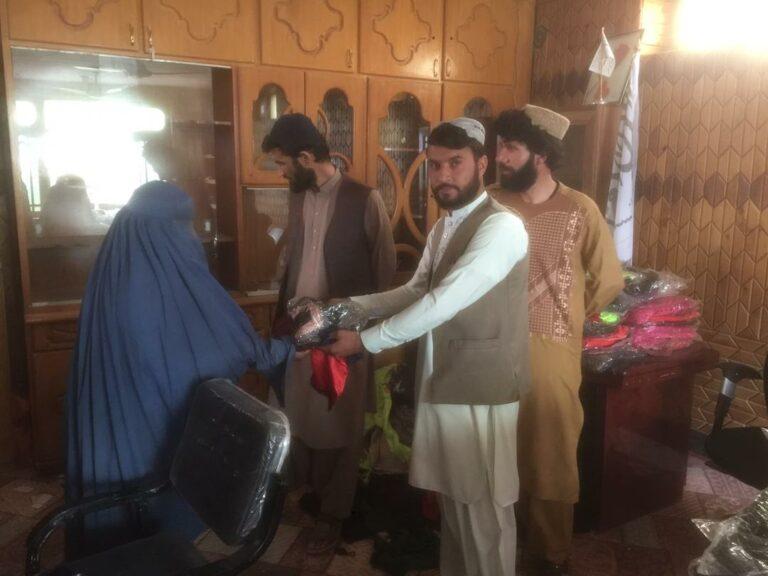 په پکتیکا کې پر ۴۰۰ یتیمو ماشومانو د اختر جامې او نور توکي ووېشل شول