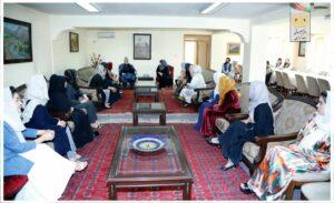 کرزی: د نجونو ښوونځیو پيلېدل او کار ته د ښځو تګ د افغانستان د خلکو غوښتنه ده