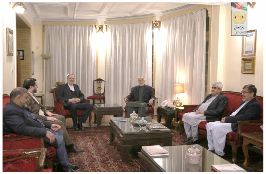 حامد کرزی با سفیر ایران در کابل در پیوند به مشکلات مهاجرین افغان در ایران دیدار کرد