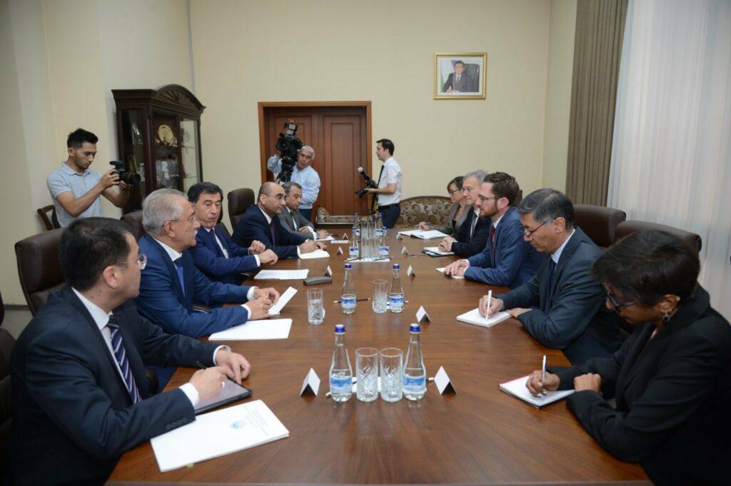 امریکا، افغانستان سره مرستو کې د ازبکستان رول وستایه