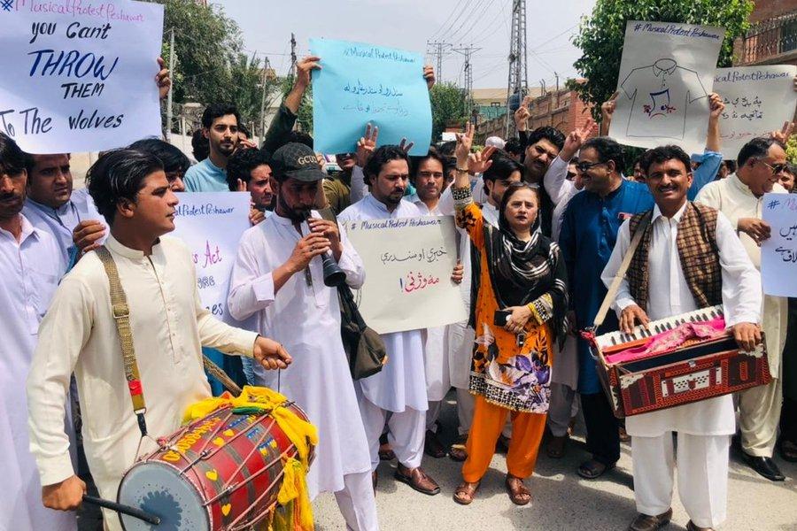 Arrest of Afghan musicians sparks protest in Peshawar