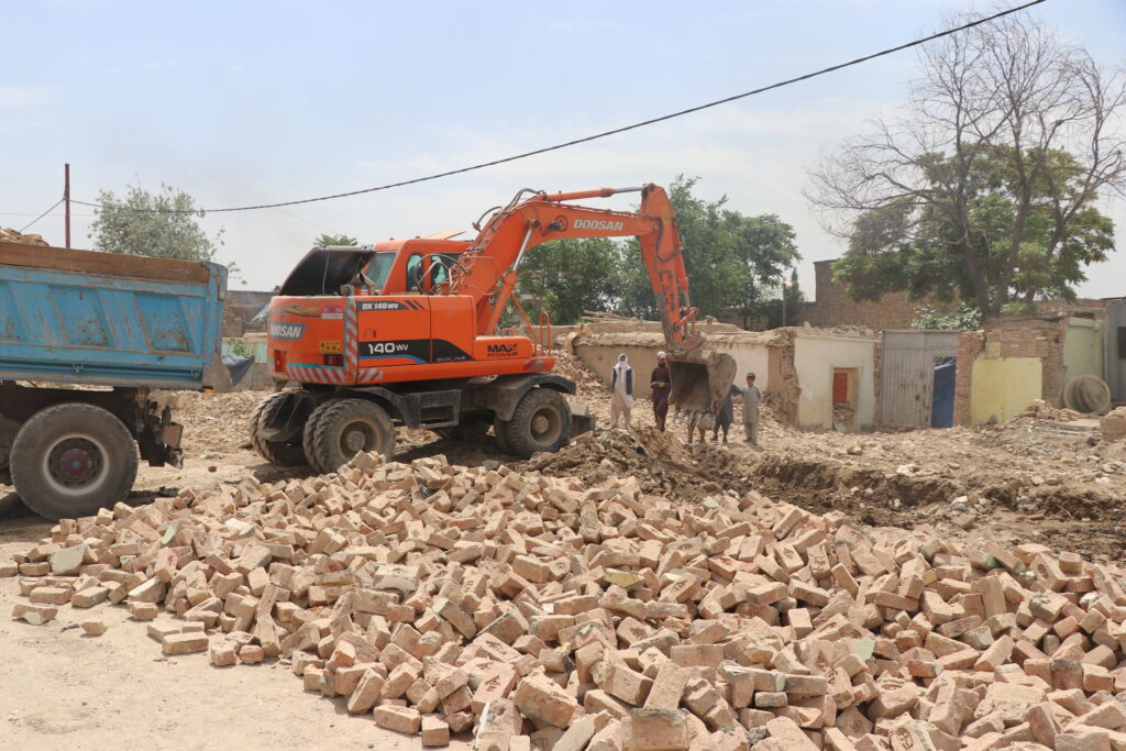 تخریب خانه‌های خودسر در سرای‌شمالی کابل؛ شاروالی به متضررین جایداد بدیل می‌دهد