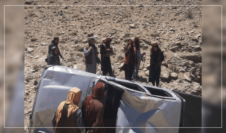 ننګرهار او سمنګان کې د ترافيکي پېښو له امله اتو کسانو ته مرګ ژوبله اوښتې ده