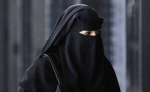 ځینې افغان مېرمنې: حجاب زموږ مکلفیت دی، خو د کار او زده‌کړو مخنیوی مو دې نه کېږي