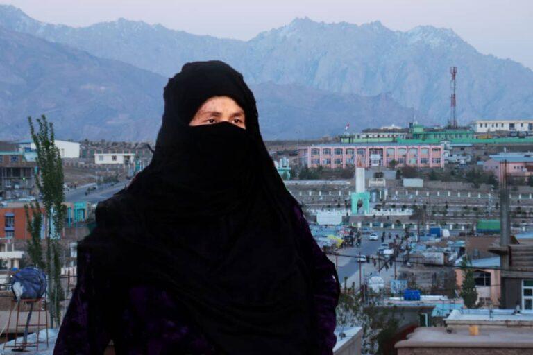 په دایکنډي کې یوه مور د خپلو روږدو زامنو له ناسم چلنده شکایت کوي