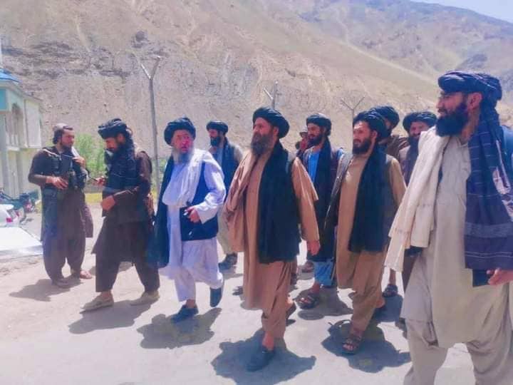 Mullah Baradar meets security officials in Panjsher