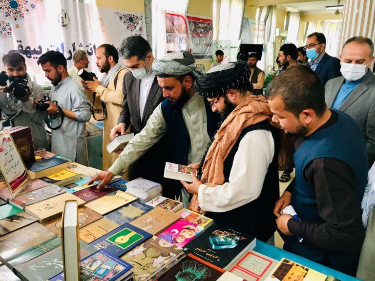 بلخ کې د کتاب او کورنیو تولیداتو نندارتون جوړ شو