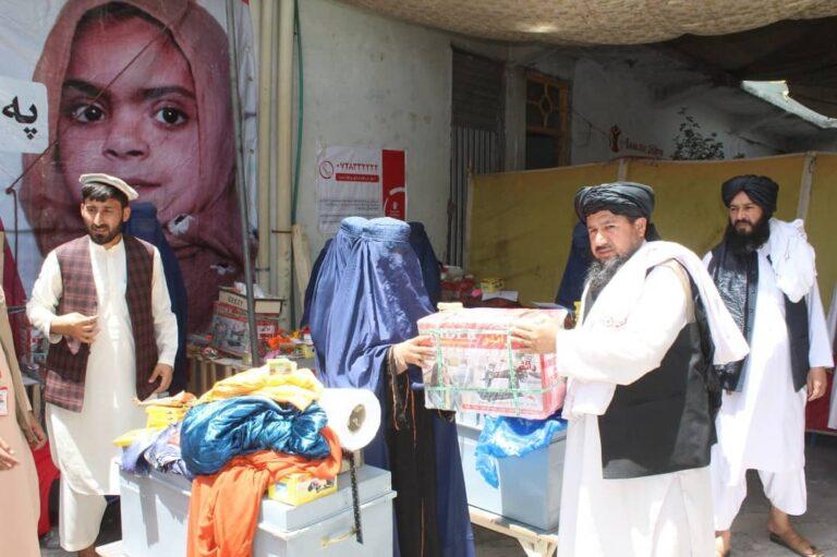 ننګرهار کې سل هلکان او نجونې له حرفوي زده‌کړو فارغ شول