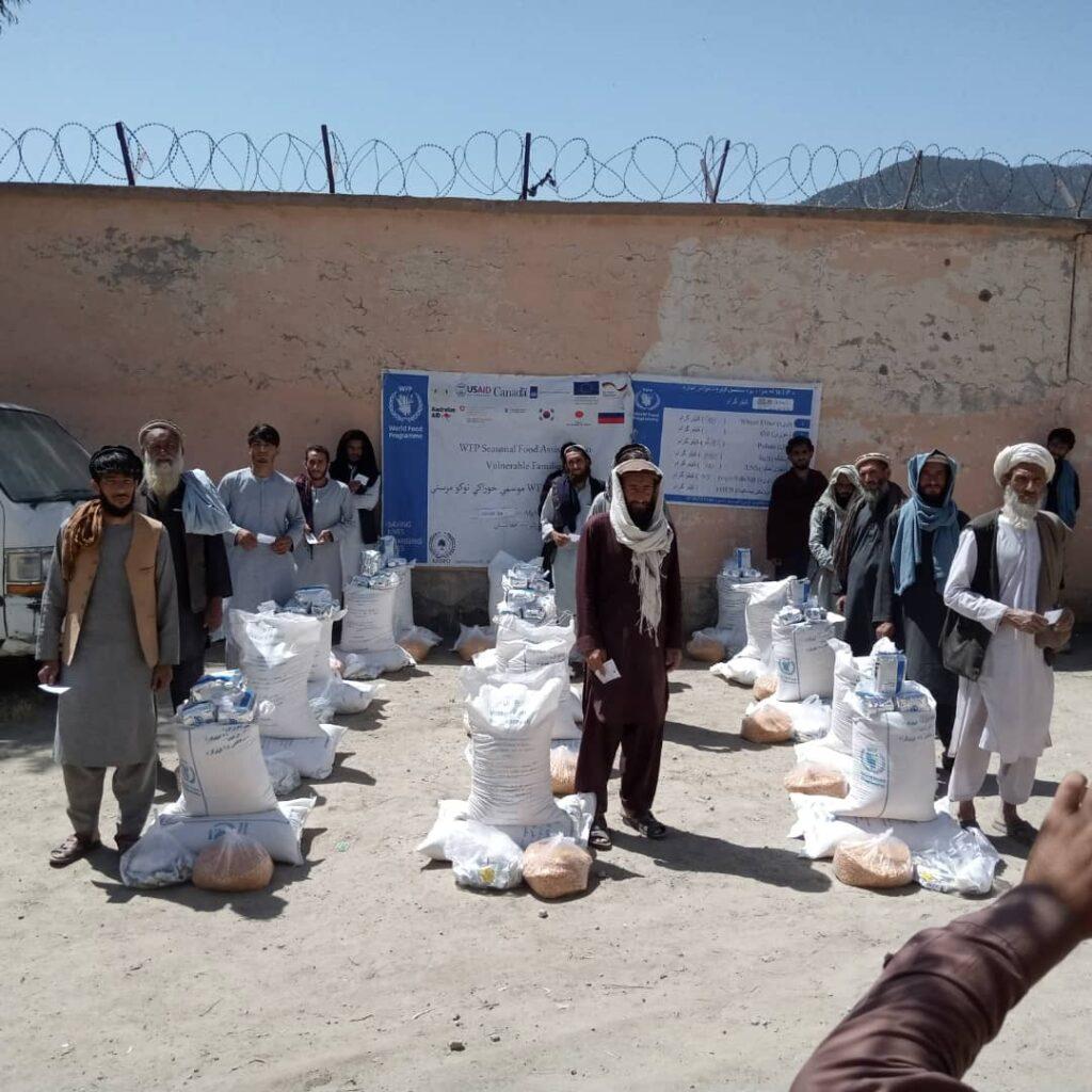 Thousands of destitute families assisted in Laghman, Wardak
