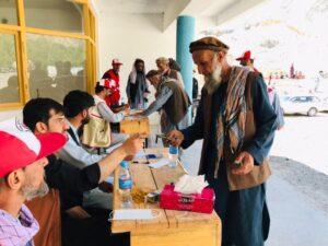 به ۱۰۰۰ خانوادۀ بی‌بضاعت در پنجشیر کمک‌های نقدی صورت گرفت