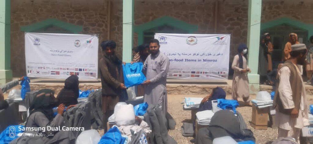 برای صدها خانواده در نیمروز کمک های نقدی وغیر نقدی توزیع گردید